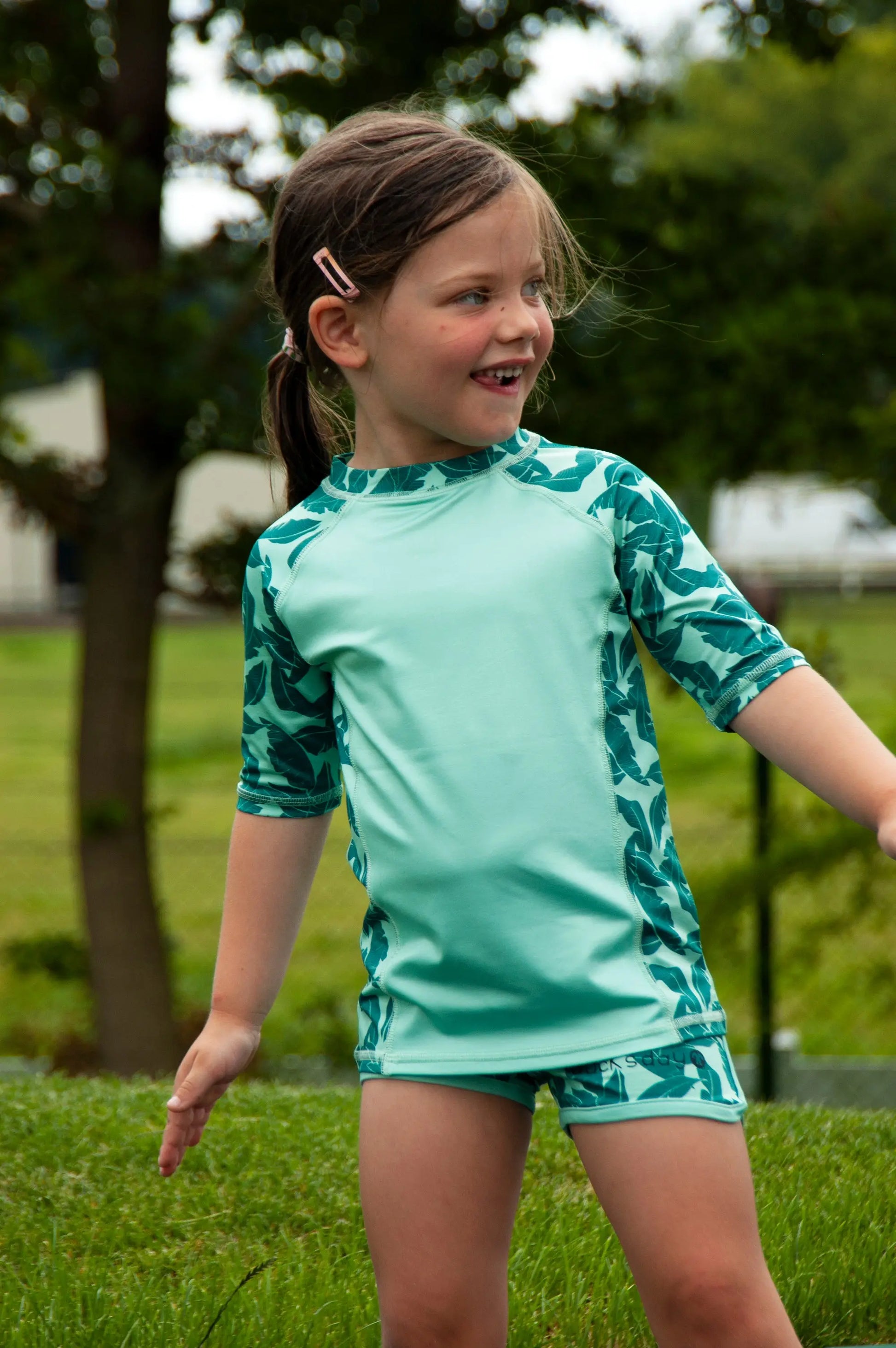 Unisex Short Sleeve Rash Guard UPF50+ ducksday