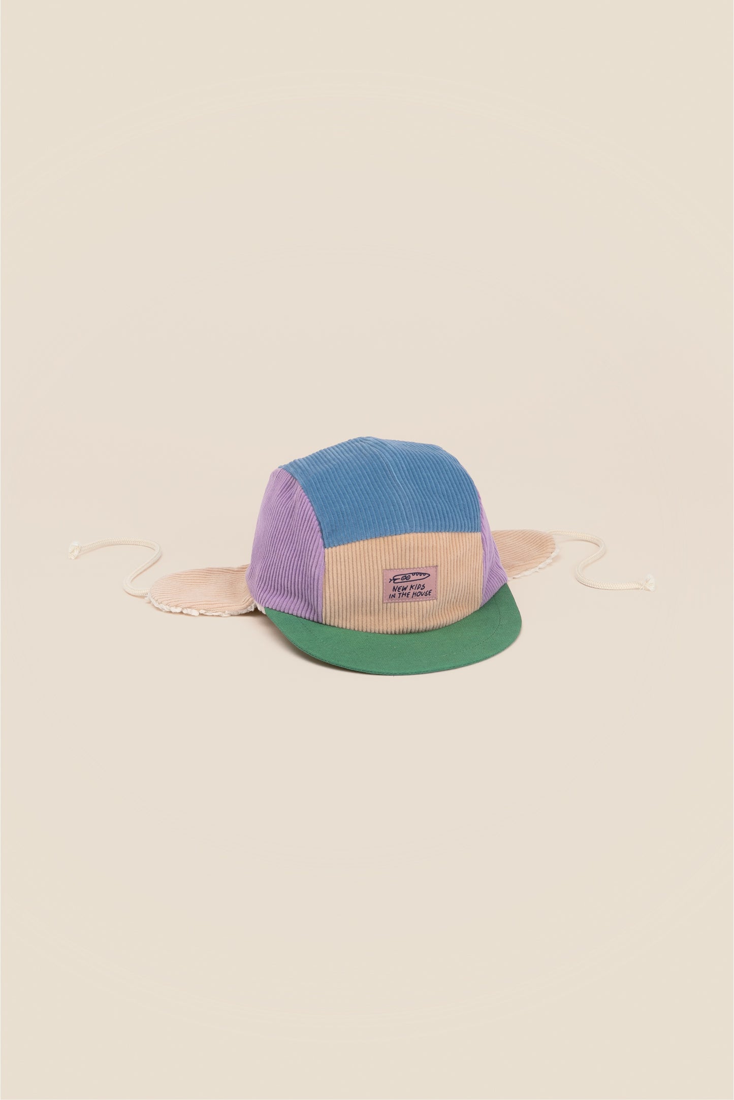 New Kids in the House Juniper 5-panel corduroy winter cap– handmade in Nuremberg, Germany with organic cotton plush lining and ear flaps.