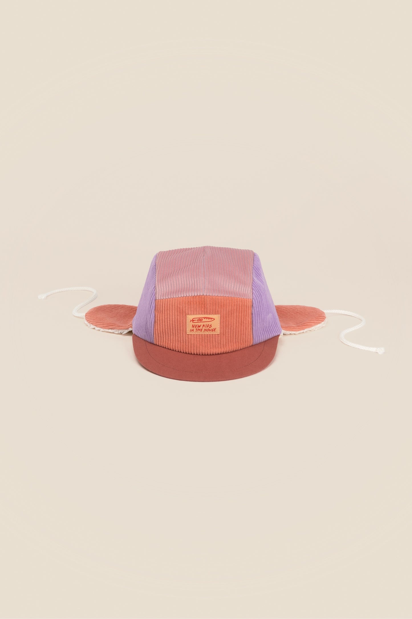 New Kids in the House Lorraine 5-panel corduroy kids and teen winter hat in plum – organic cotton plush lining, handmade in Germany.