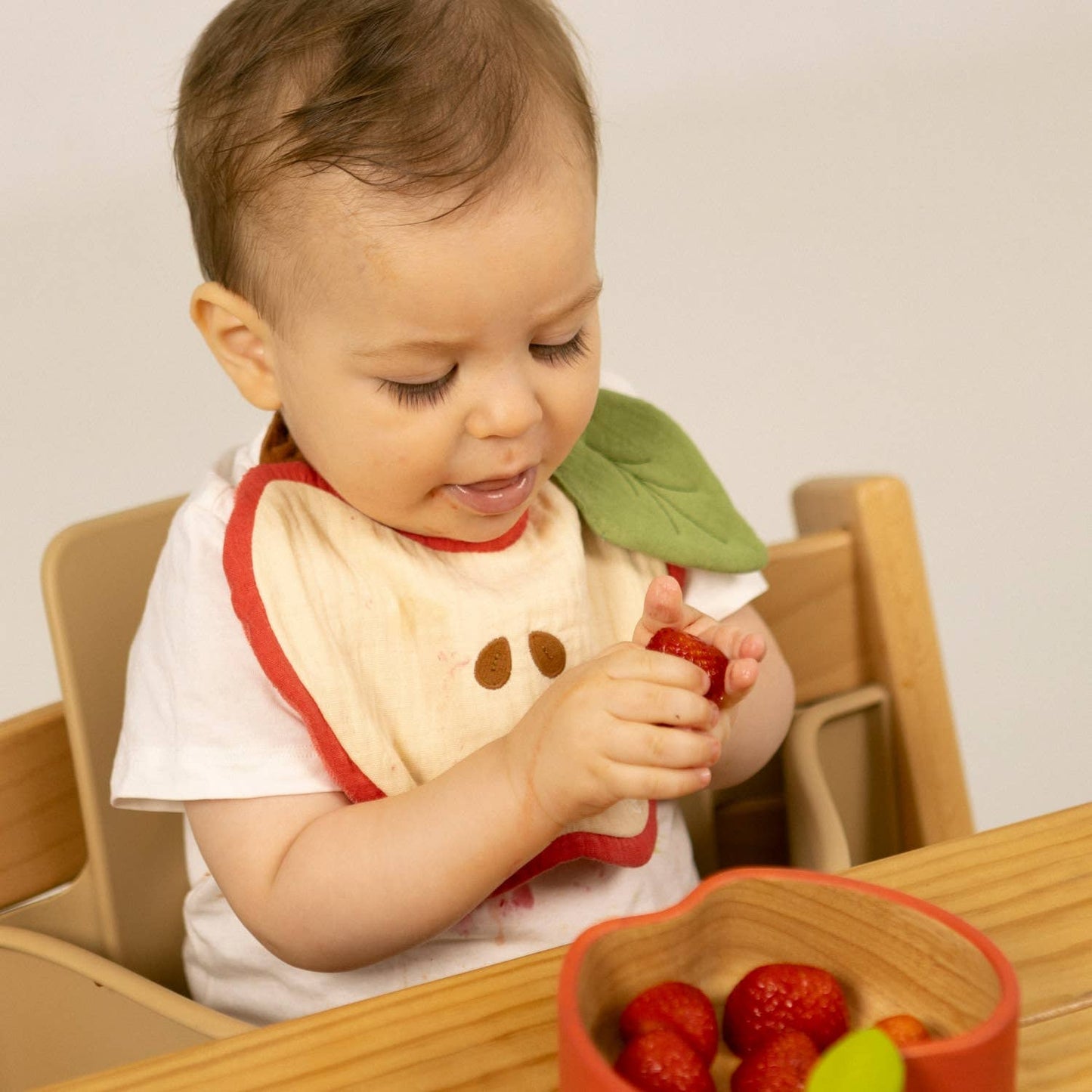 Oli & Carol Pepa the Apple Bib